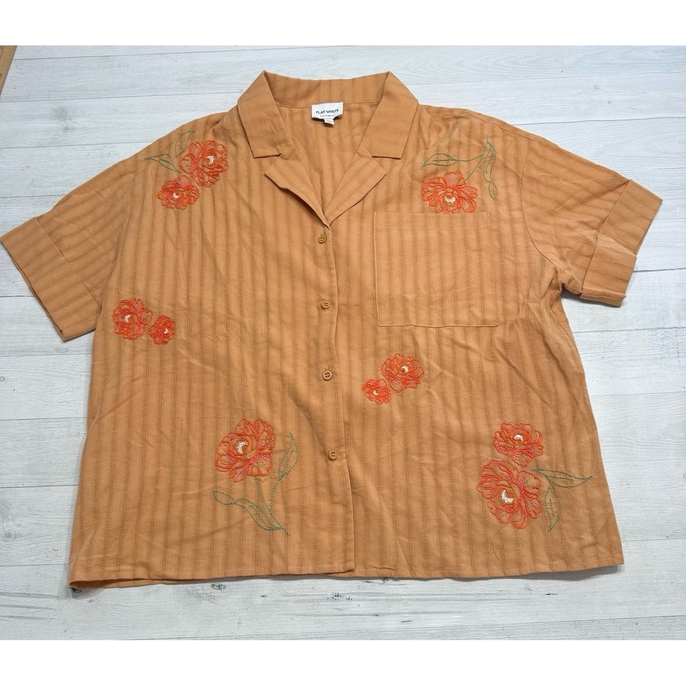 Flat White Los Angeles daisy embroidered button down‎ short sleeve shirt m/l